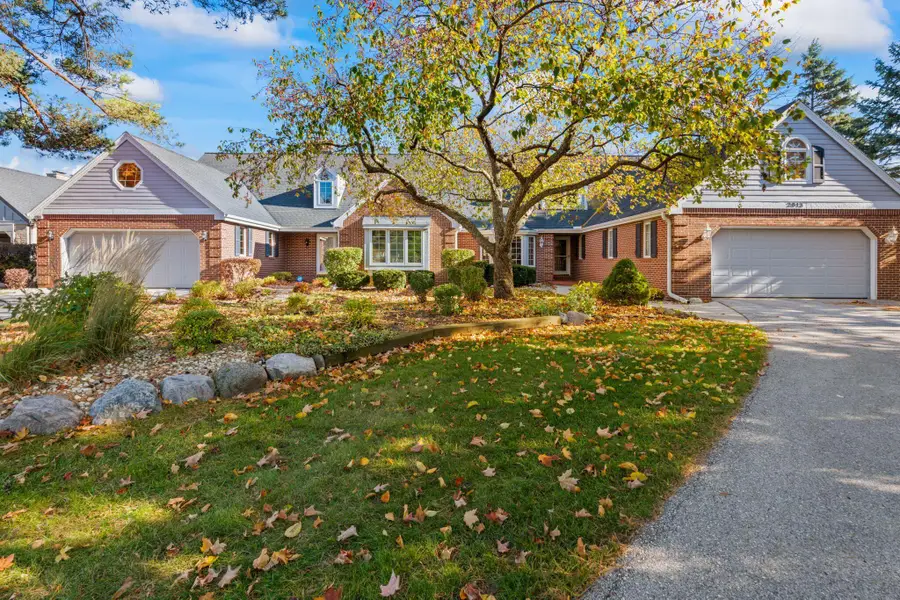 2611 W Lake Vista Ct, Mequon, WI 53092 - Image #3