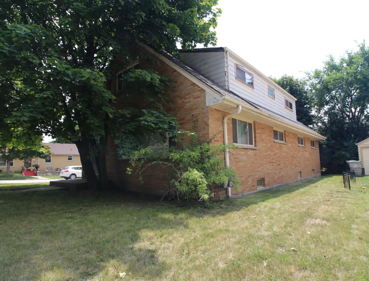 8403 W Keefe Ave, Milwaukee, WI 53222 - Image #1