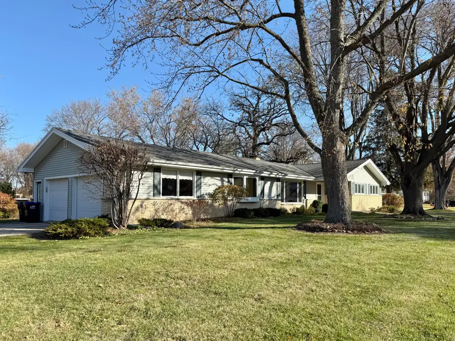 442 Oakland Ln, Elkhorn, WI 53121 - Image #2