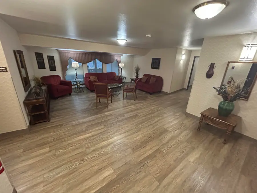 5253 N Lovers Lane Rd, Milwaukee, WI 53225 - Image #2