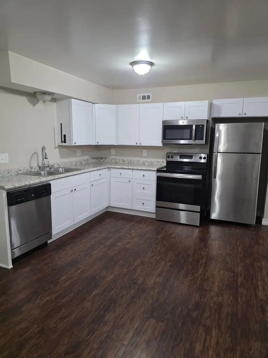 14220 Ranch Rd, Brookfield, WI 53005 - Image #2