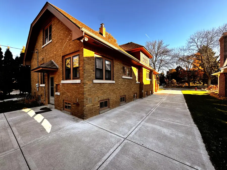 1751 N 60th St, Wauwatosa, WI 53208 - Image #2