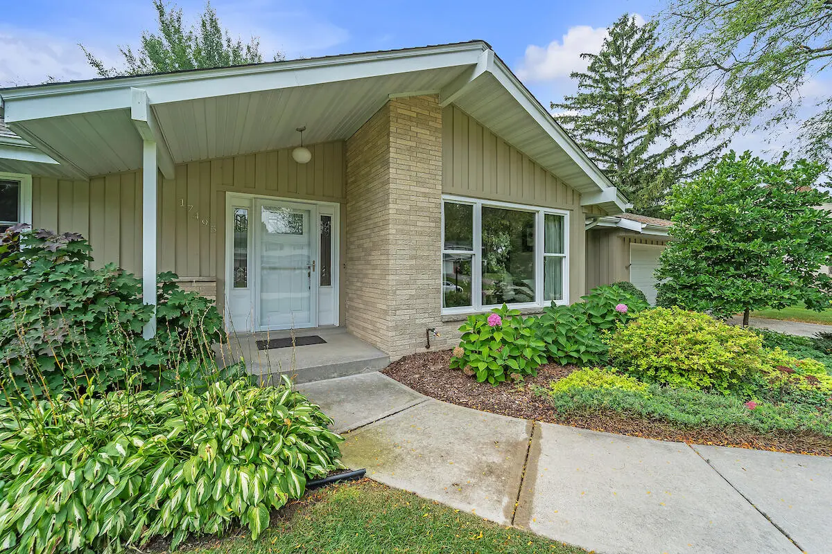 17495 Sierra Ln, Brookfield, WI 53045 - Image #1