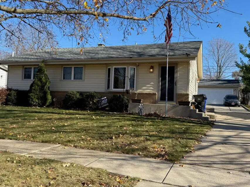 132 Clover Ct, Burlington, WI 53105 - Image #2