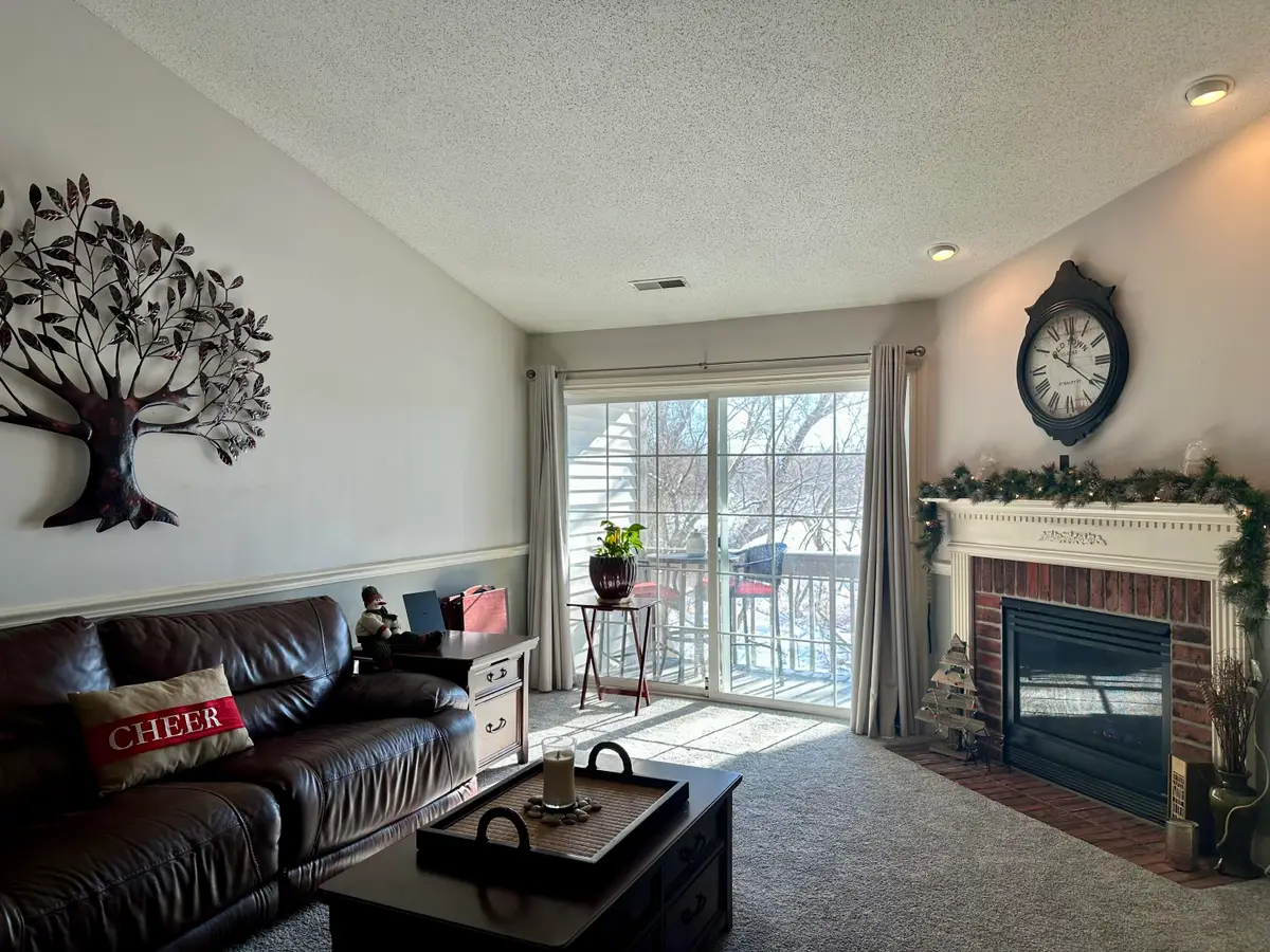 636 Pewaukee Rd, Pewaukee, WI 53072 - Image #1