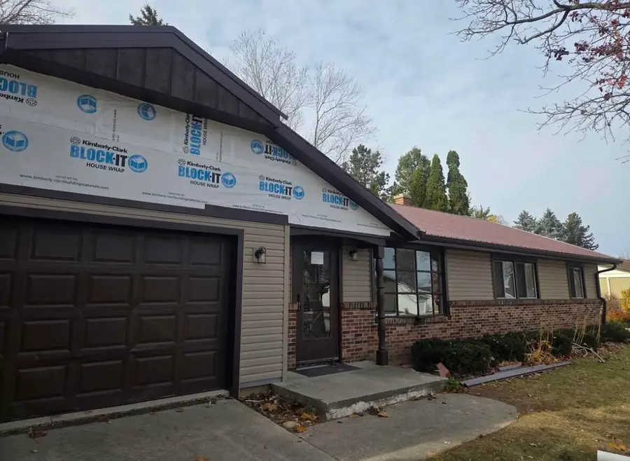 555 Meadow Ln, Sheboygan Falls, WI 53085 - Image #2