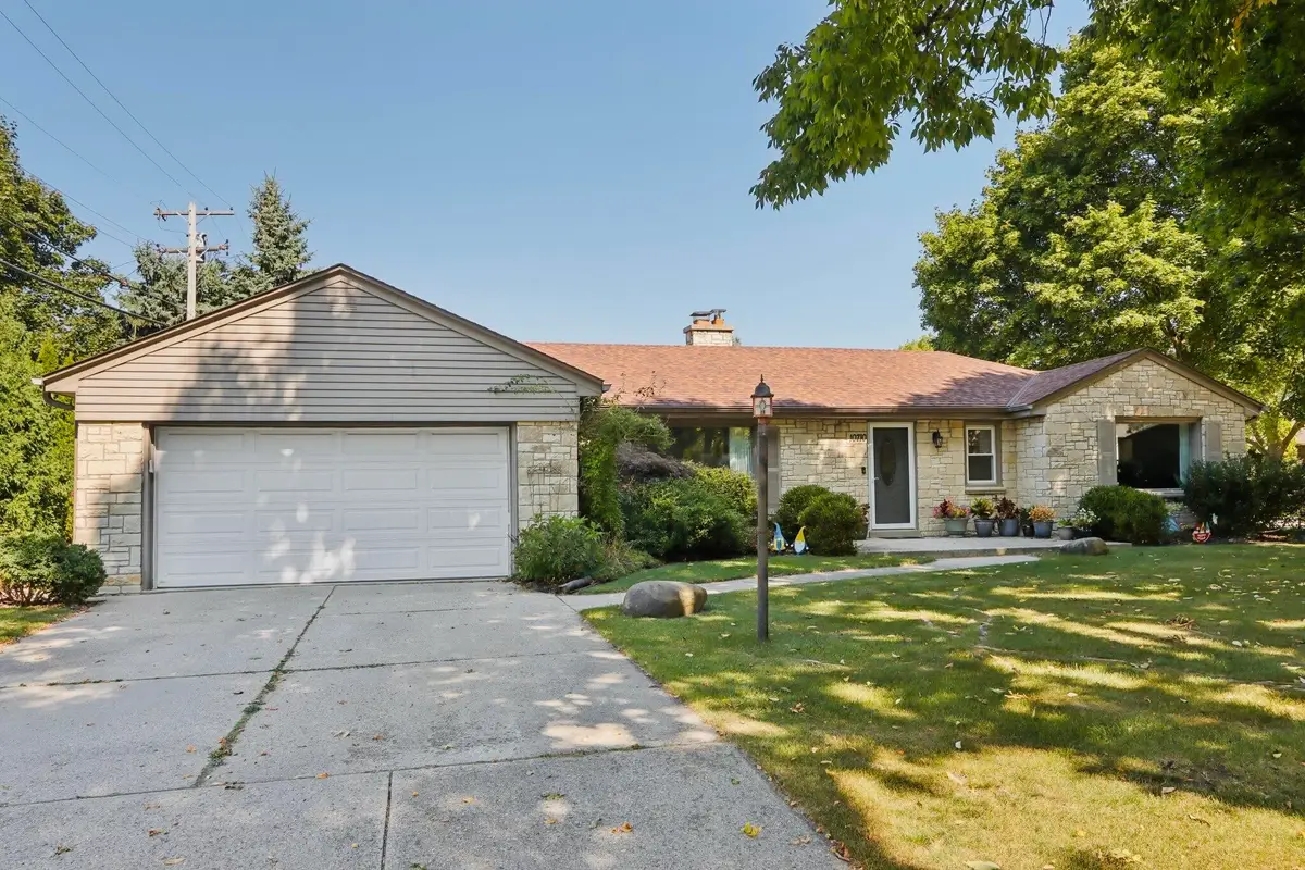 10710 W Auer Ave, Wauwatosa, WI 53222 - Image #1