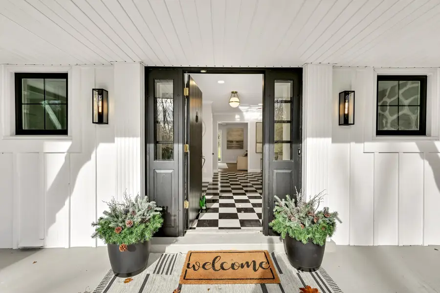 10525 N Fairway Ln, Mequon, WI 53092 - Image #3