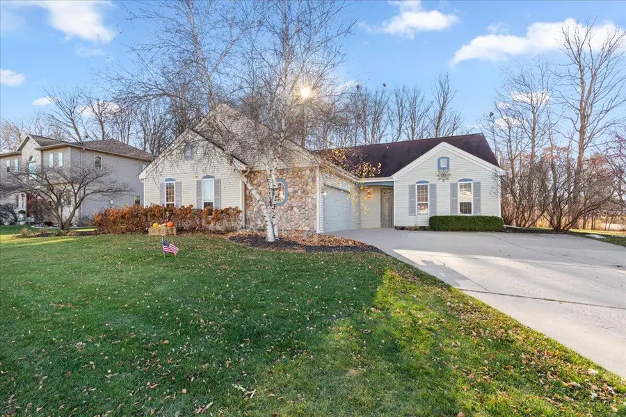 88 King Oak Ct, Random Lake, WI 53075 - Image #2