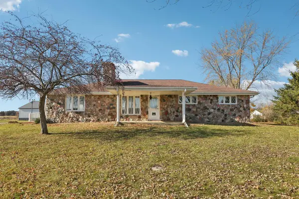 W360S9521 Markham Rd, Eagle, WI 53119