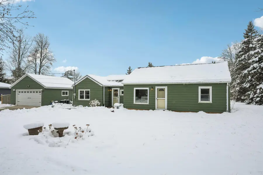 10047 N Meadow Ln, Mequon, WI 53092 - Image #2