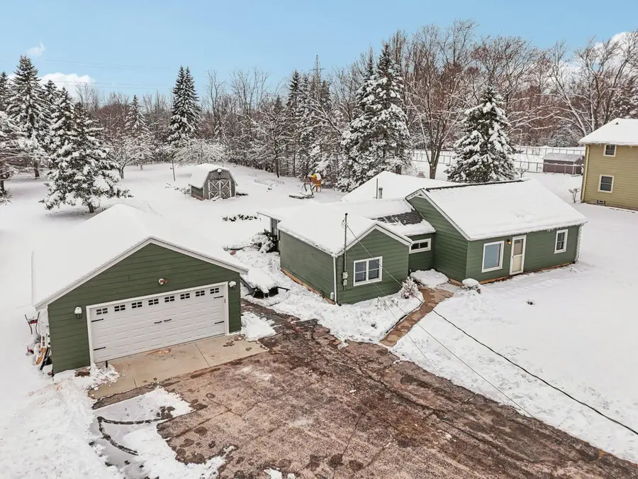 10047 N Meadow Ln, Mequon, WI 53092 - Image #3