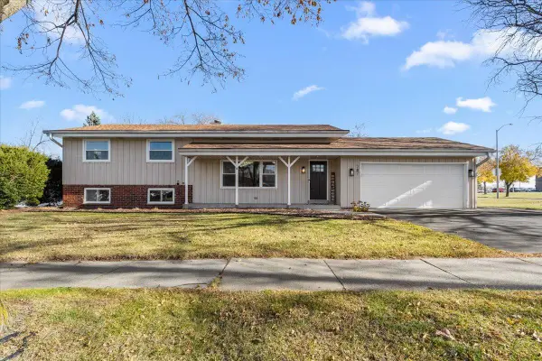 787 Sheridan Dr, West Bend, WI 53095