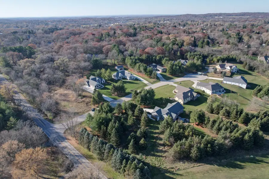 902 Meyers Ct, Wales, WI 53183 - Image #2