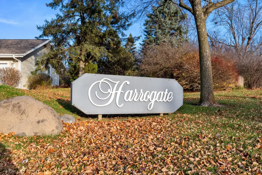 130 Harrogate Dr, Waukesha, WI 53188 - Image #2