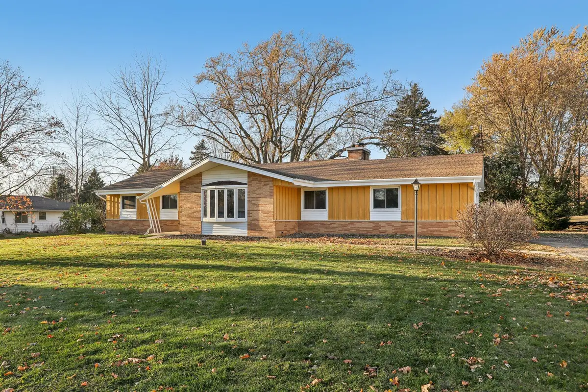 2904 Chancery Ln, Waukesha, WI 53188 - Image #1