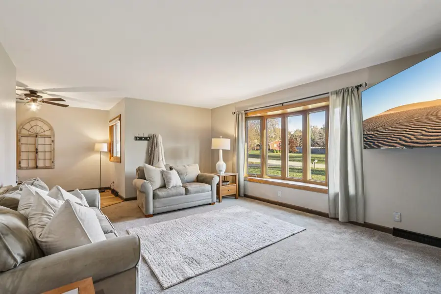 2904 Chancery Ln, Waukesha, WI 53188 - Image #3