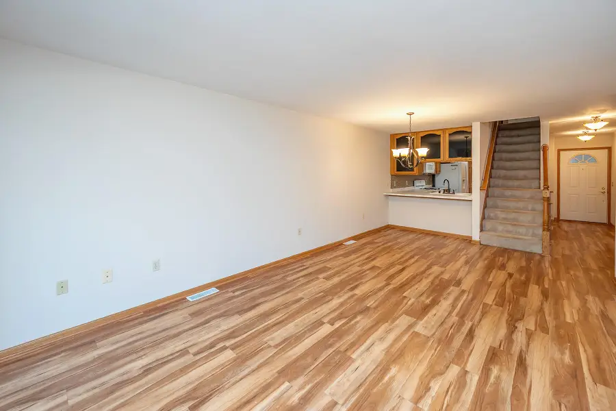 653 Hartford Sq, Hartford, WI 53027 - Image #3