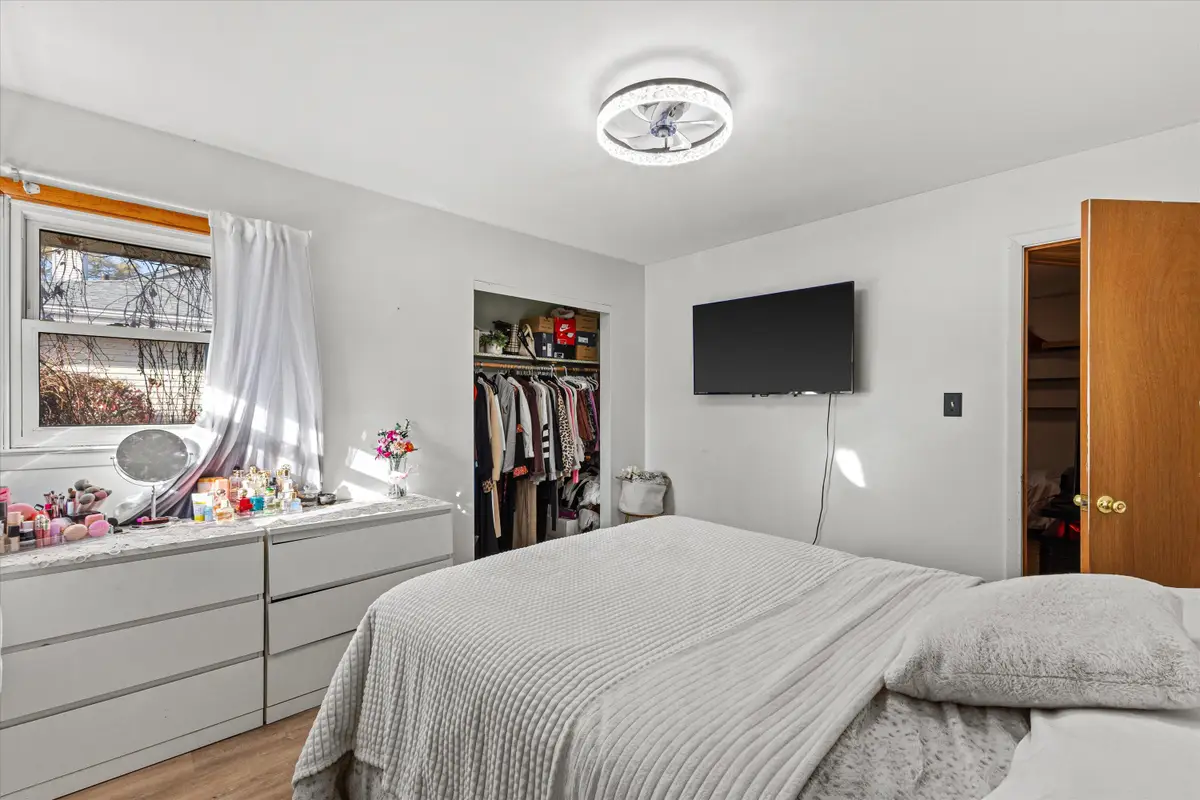 707 W Maplewood Ct, Milwaukee, WI 53221 - Image #1