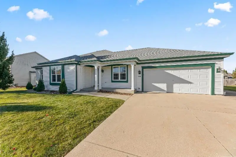 1230 Oriole Dr, Oconomowoc, WI 53066 - Image #2