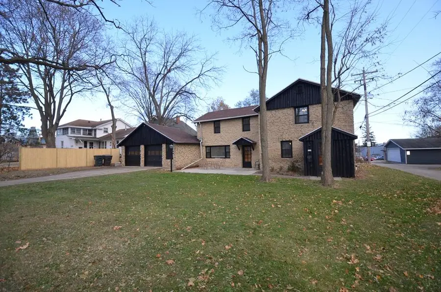 119 S Fourth St, Whitewater, WI 53190 - Image #2