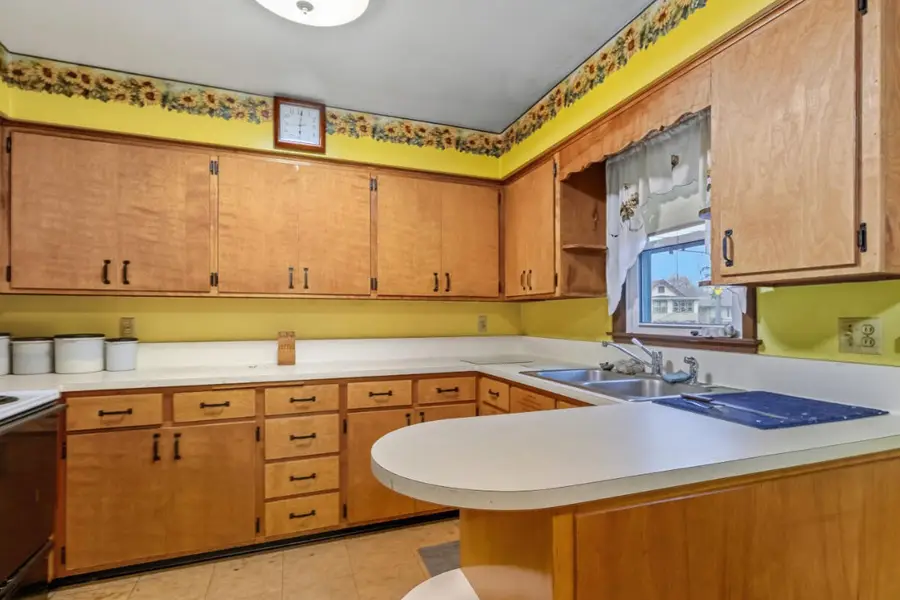 2424 Spring St, Racine, WI 53405 - Image #3