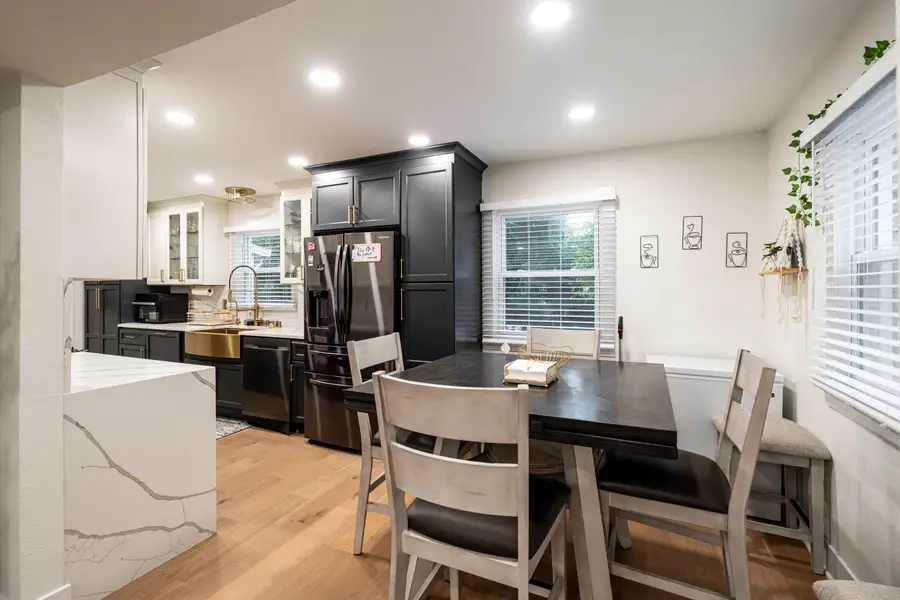 555 N 105th St, Wauwatosa, WI 53226 - Image #2