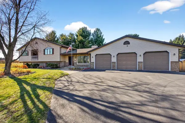 7009 Barber Cir, West Bend, WI 53090