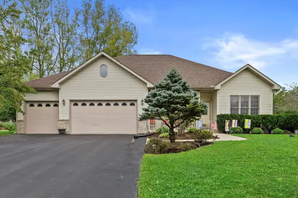 1010 Marti Ct, Salem Lakes, WI 53170