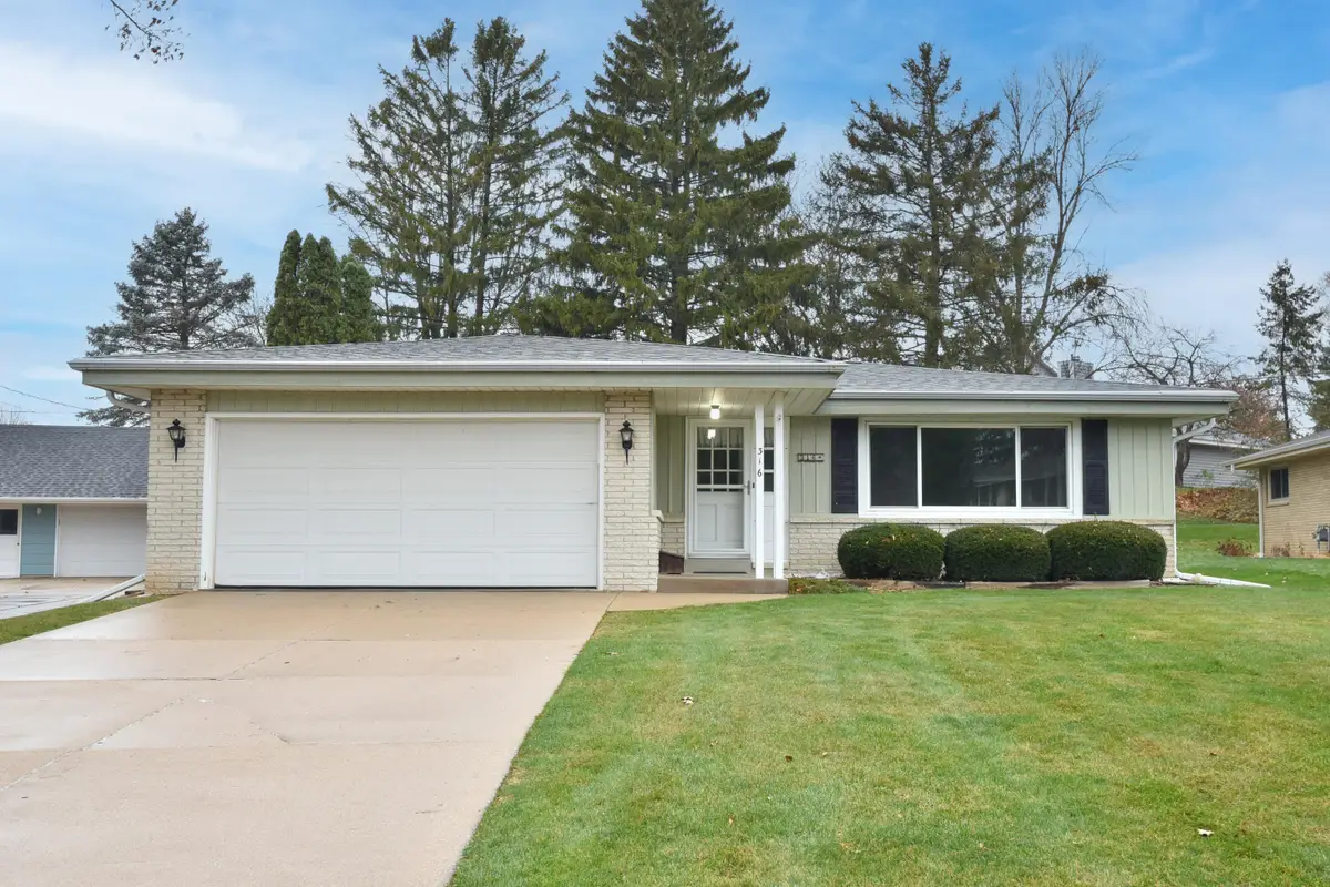 316 Parkway Dr, South Milwaukee, WI 53172 - Image #1