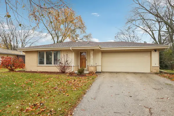 1705 Chapman Dr, Waukesha, WI 53189