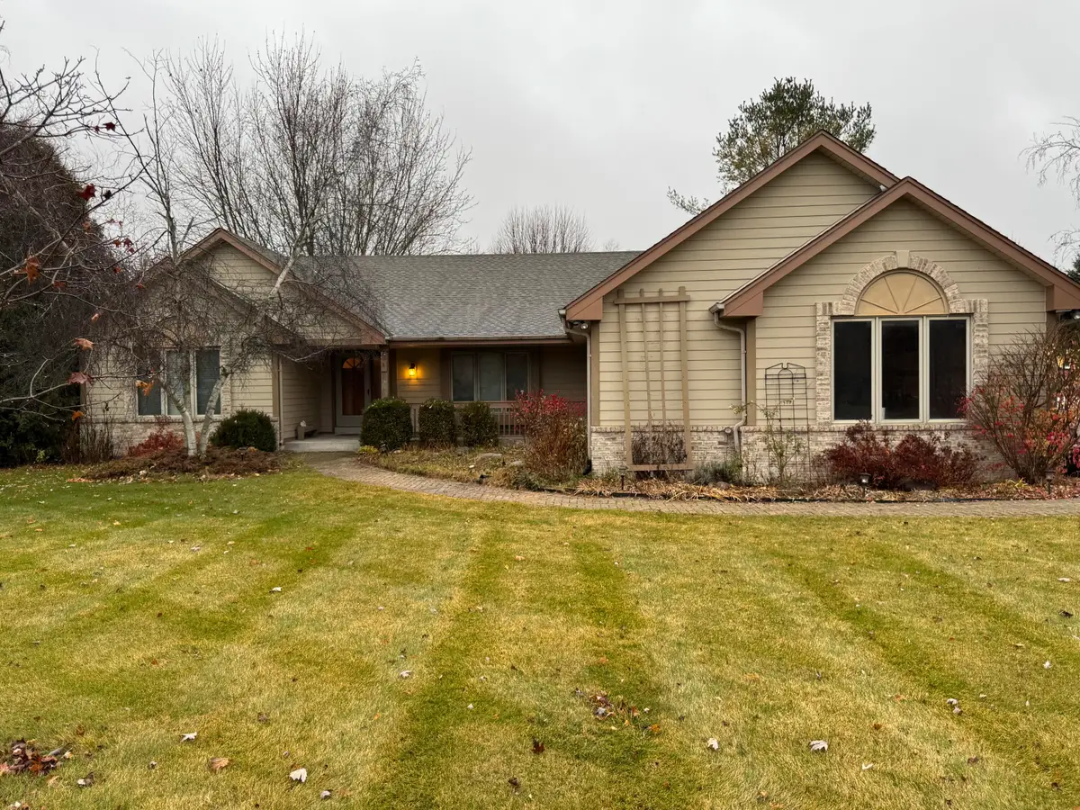 9148 Sunny Ridge Ln, Cedarburg, WI 53012 - Image #1