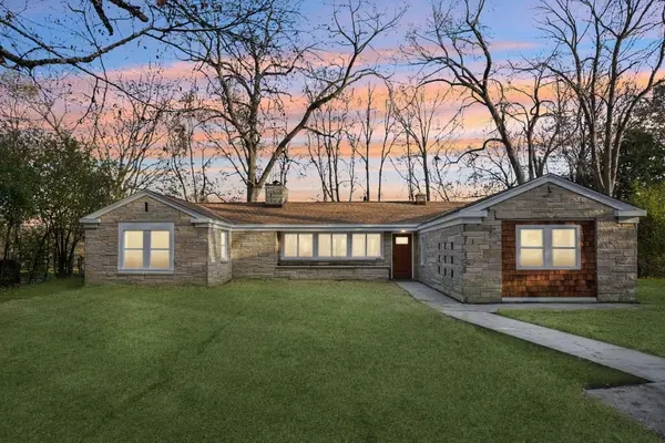 5686 N River Forest Dr, Glendale, WI 53209