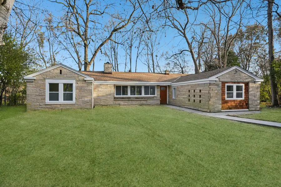 5686 N River Forest Dr, Glendale, WI 53209 - Image #3