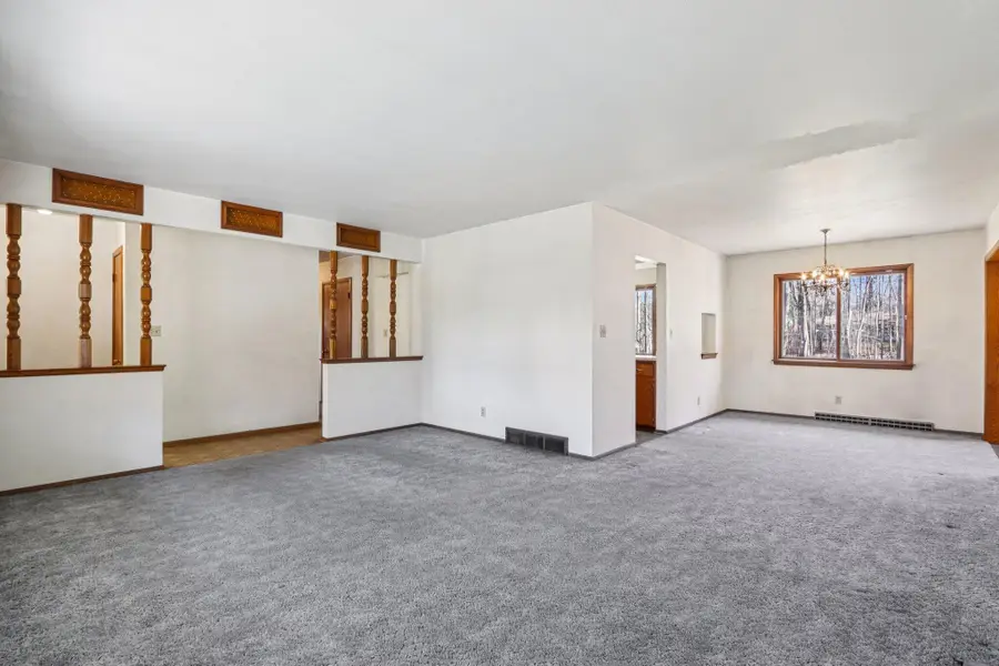 W207N6838 Flora Dr, Menomonee Falls, WI 53051 - Image #2