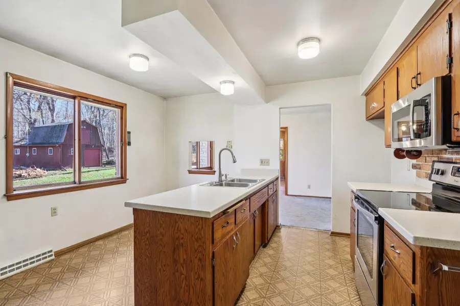 W207N6838 Flora Dr, Menomonee Falls, WI 53051 - Image #3