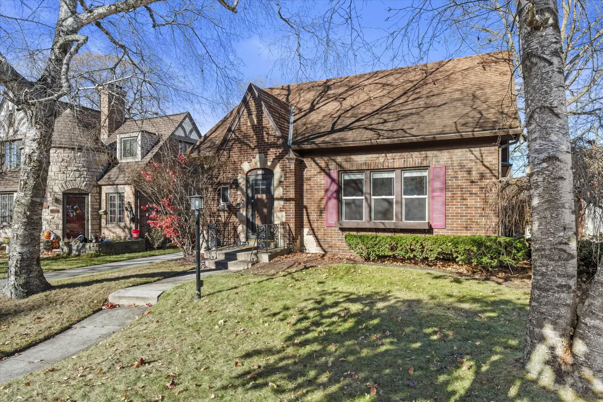 1518 Torrison Dr, Manitowoc, WI 54220 - Image #1