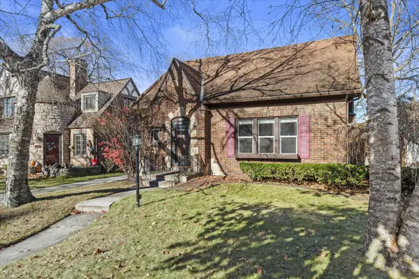 1518 Torrison Dr, Manitowoc, WI 54220