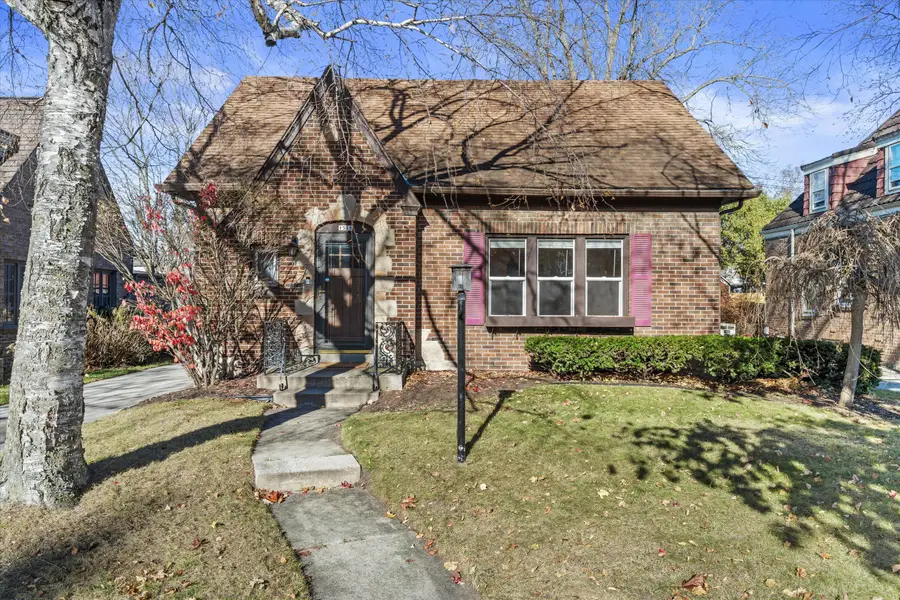 1518 Torrison Dr, Manitowoc, WI 54220 - Image #2