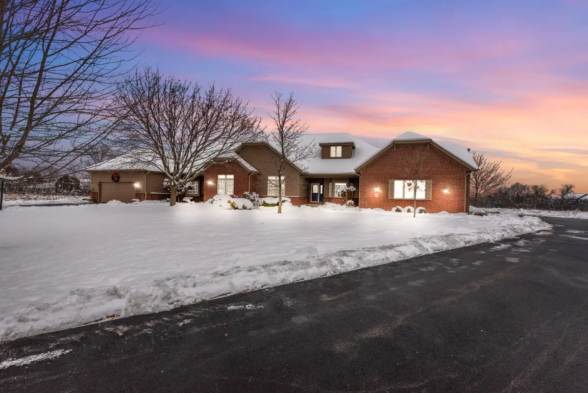 10946 N Essex Dr, Mequon, WI 53092 - Image #1