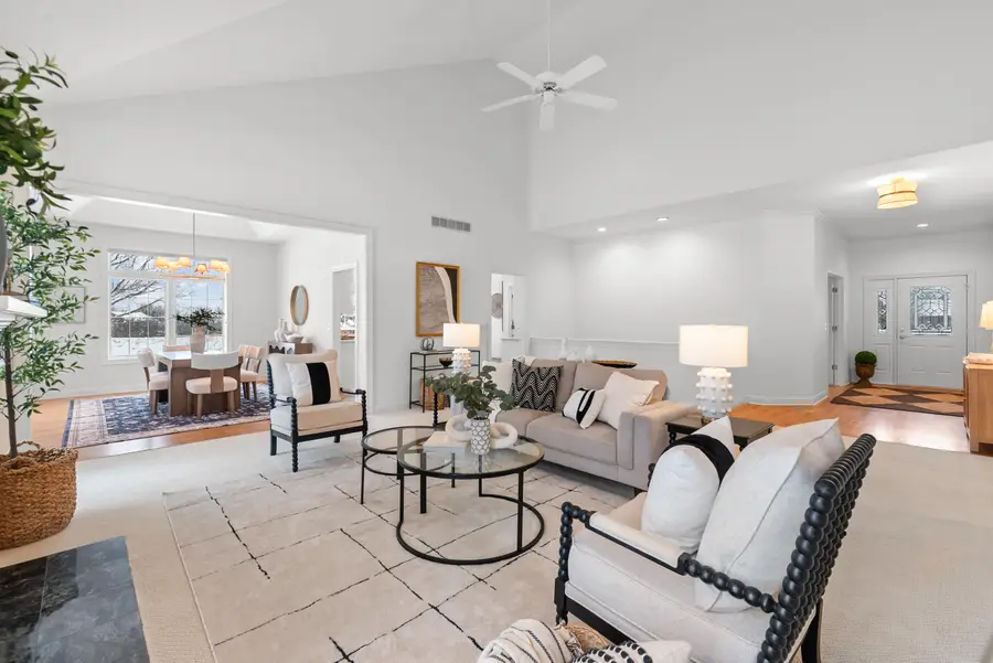 10946 N Essex Dr, Mequon, WI 53092 - Image #3