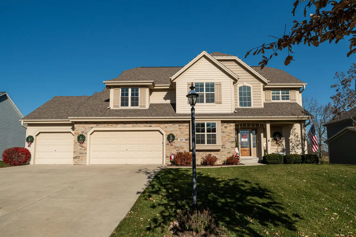 305 Century Oak Dr, Waukesha, WI 53188 - Image #1