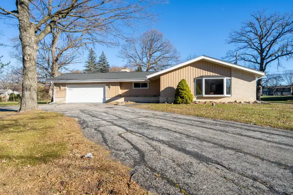 W176N4932 Christopher Ct, Menomonee Falls, WI 53051