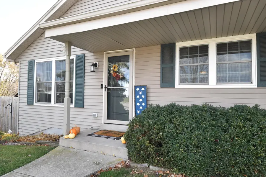 1087 Cleveland Ave, Hartford, WI 53027 - Image #2