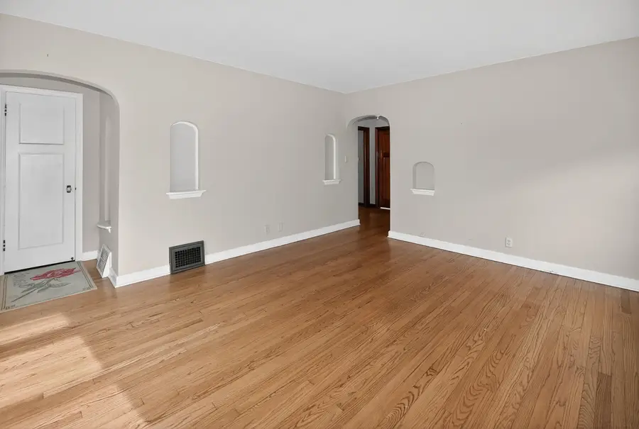 4112 S Burrell St, Milwaukee, WI 53207 - Image #3