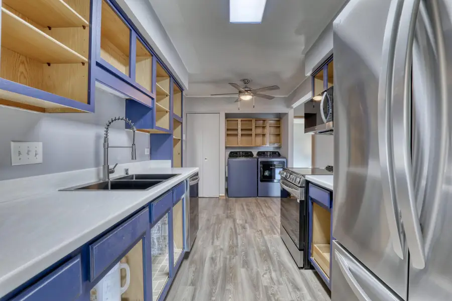 4526 S Greenridge Cir, Greenfield, WI 53220 - Image #2