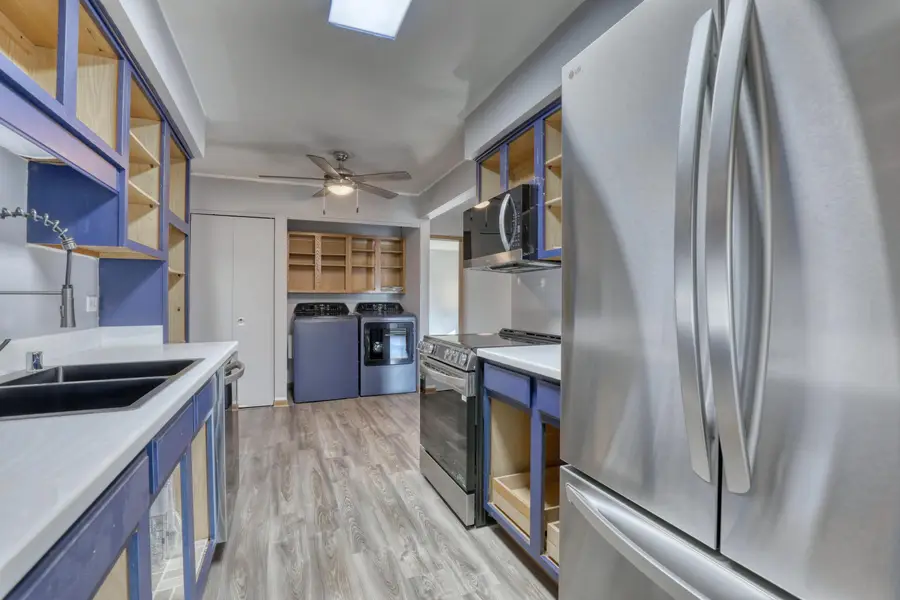 4526 S Greenridge Cir, Greenfield, WI 53220 - Image #3