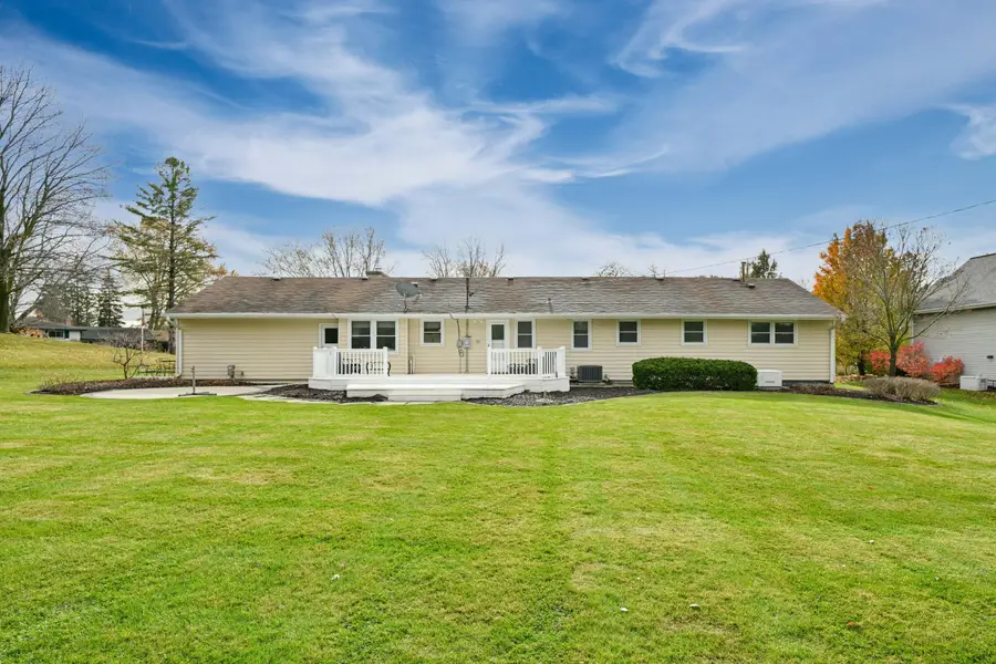 17260 Windemere Rd, Brookfield, WI 53045 - Image #2