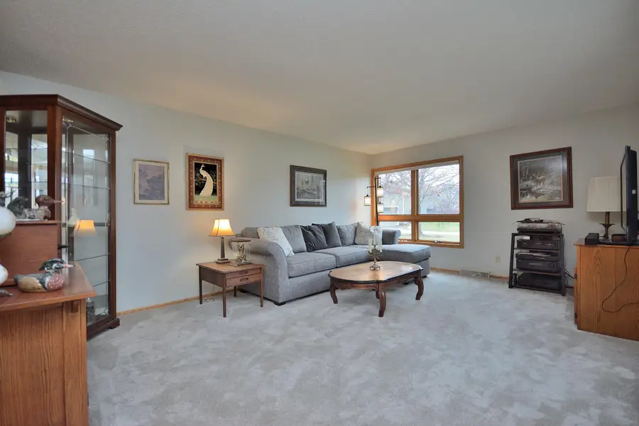 15735 W Brook Dr, New Berlin, WI 53151 - Image #3