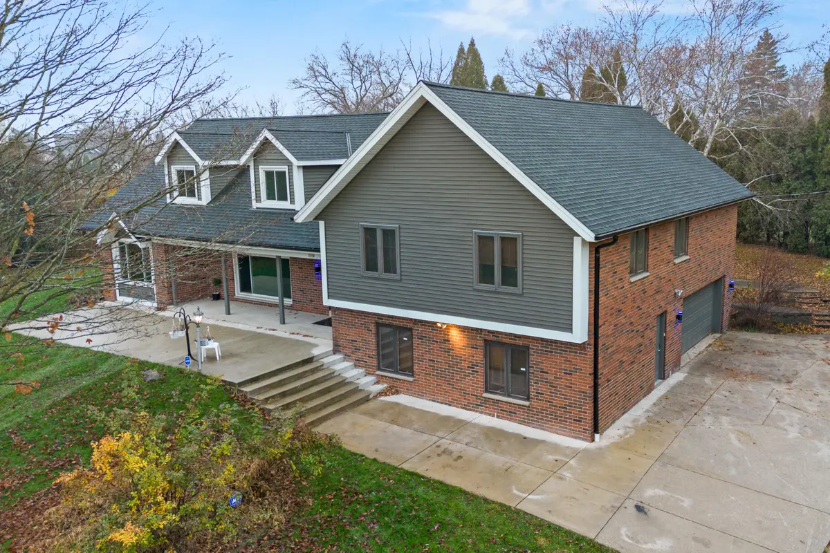 2003 S Valley Spring Dr, New Berlin, WI 53151 - Image #1